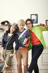 组图：韩男团B1A4春装写真 调皮模样青春洋溢