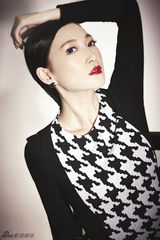 组图：孙嘉质感大片 短发红唇展现冷艳魅惑