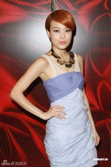 组图：容祖儿力撑谢霆锋 阿娇追忆Twins出道演出