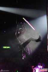 组图：big4开演唱会发红封包 互曝成员糗事