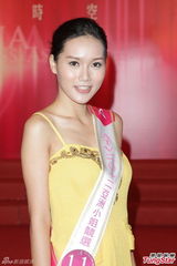 组图：尚格云顿助阵2012亚姐竞选赞佳丽优雅