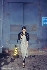 组图：《天涯明月刀》张定涵杂志封面展现双重性格