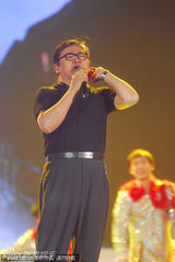 组图：宋祖英刘欢晚会同台飙歌展风采