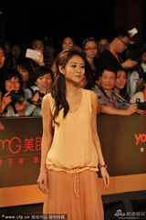 组图：安以轩穿女神裙走红毯 清新脱俗宛若仙女