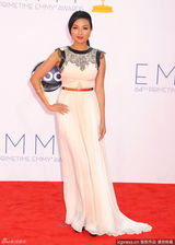 高清图：第64届艾美奖红毯众女星争奇斗艳