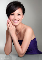 高清图：张庭产后写真首曝光 梨涡浅笑清新健康