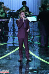 组图：张信哲彭佳慧金钟现场怀旧金曲联唱