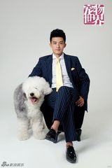 组图：孙艺洲戏外不做吕小布 携萌宠悠闲放假