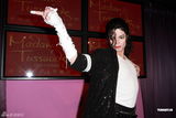 组图：杰克逊全新蜡像揭幕 纪念MJ离世三周年