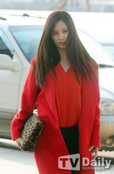 组图：少时成员亮相机场 徐贤火红孝渊粉嫩