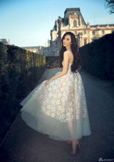 组图：吴佩慈受邀巴黎高定秀 蕾丝裙飘逸似仙子