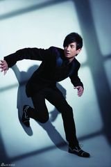 高清图：吴奇隆时尚帅气登封面 对话忙碌的自己