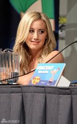 高清组图：《飞哥与小佛》亮相 提斯黛尔性感亮相