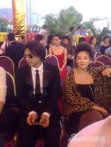 幻灯图集：金鸡奖红毯 张雨绮冯德伦亮相