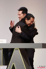 组图：文念中凭借《听风者》获最佳造型设计