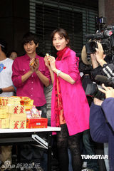 幻灯图：林志玲助阵模特公司开工 泳装环节趣味十足