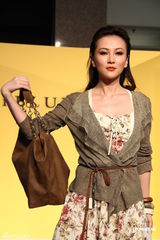 组图：准新娘诸葛梓岐性感走秀 婚事全权交由男方