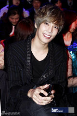 组图：具俊晔朴政珉等出席韩国首尔时装秀