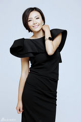 组图：于小磊写真上演黑色诱惑 气质风雅迷人