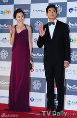 组图：韩国男女影星盛装参加釜山国际电影节