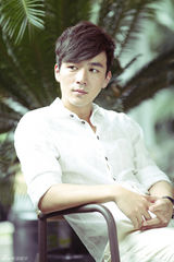 组图：魏千翔最新素颜写真 文艺青年清新气质