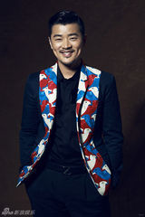 组图：赵锦焘坏男孩写真 重新定义雅痞风