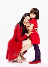 组图：钟丽缇女儿萌照曝光 与韩寒女儿似双胞胎