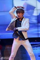 组图：韩歌手MJRed携新团Rvt马来西亚巡演