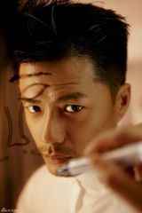 高清图：段奕宏时尚大片展硬汉风采