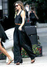 组图：超模米兰达-可儿服饰写真凸点上阵