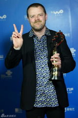 组图：北京电影节后台 获奖群星对话新浪娱乐