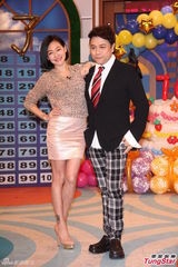 组图：小S被问胖达人千万转让 快闪避谈