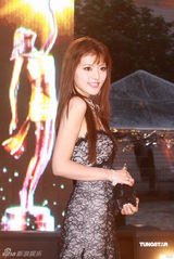 幻灯：香港金像奖颁奖红毯 阿兰清秀气质宛如女神 