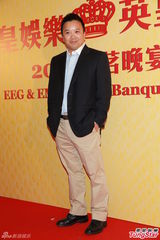 组图：谢霆锋出席英皇春茗 姗姗来迟拒受访