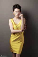 组图：宁丹琳夏日写真冷艳卖萌两不误