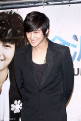 幻灯组图：韩版F4成员金范赴台湾举行粉丝见面会