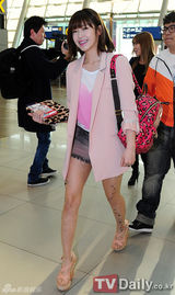 组图：《音乐中心》登泰国 SHINee闪耀2NE1酷帅