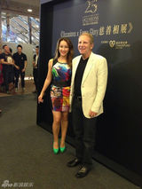 组图：刘嘉玲万宝宝齐捧场赌王之女晚宴