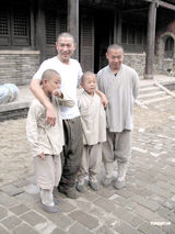 高清组图：刘德华自剪三千烦恼丝 半成品似癞痢头