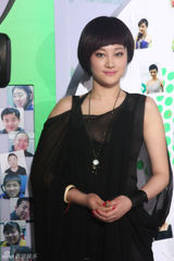 组图：牛丽燕透视装亮相旅游卫视十周年庆典