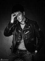 组图：新人黄轩曝光新写真 文艺范儿浓受影人关注