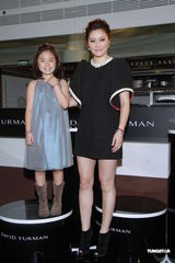 组图：范姜携钟懿走秀 不反对女儿入娱乐圈