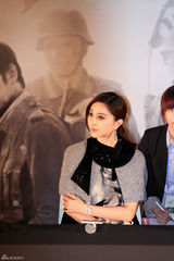 组图：《登陆》釜山见面会 张东健范冰冰等亮相