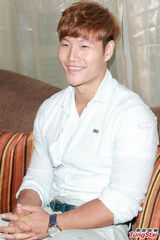 组图：金钟国想邀刘德华上《跑男》放话要结婚