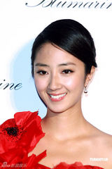 幻灯图集：桂纶镁斜肩裙美艳 蔡健雅宝蓝装优雅