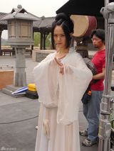 幻灯：戚薇《回马枪》变身古代侠女 造型犀利