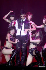 高清组图：黄晓明香港性感开秀 无惧广东话不标准被