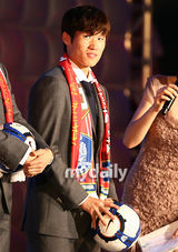 幻灯图：少女时代等参加欢迎韩国队回国仪式 