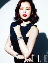 高清图：韩星李哈妮秀丰满身材 展红唇诱惑