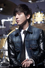 高清组图：韩团CNBLUE召开新专辑发布会献唱新曲